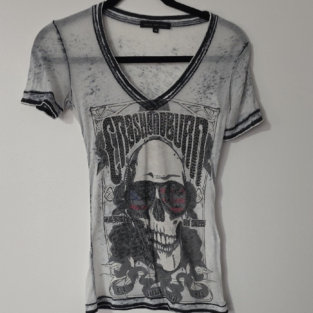 Crash And Burn Graphic V-Neck Burnout Tee - Size XS